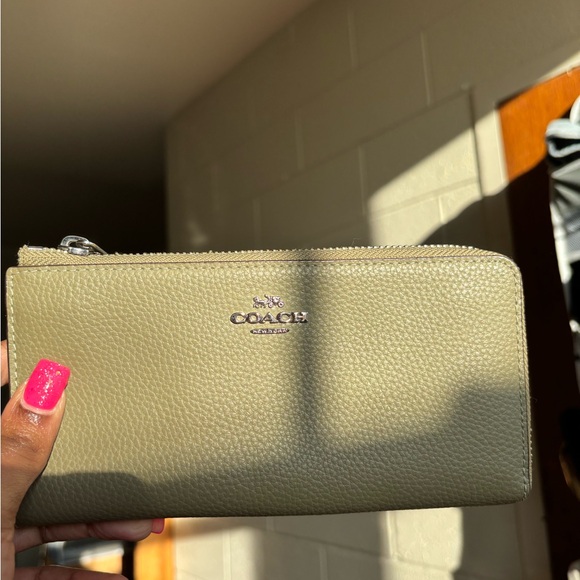 COACH Wallet - Picture 2 of 4